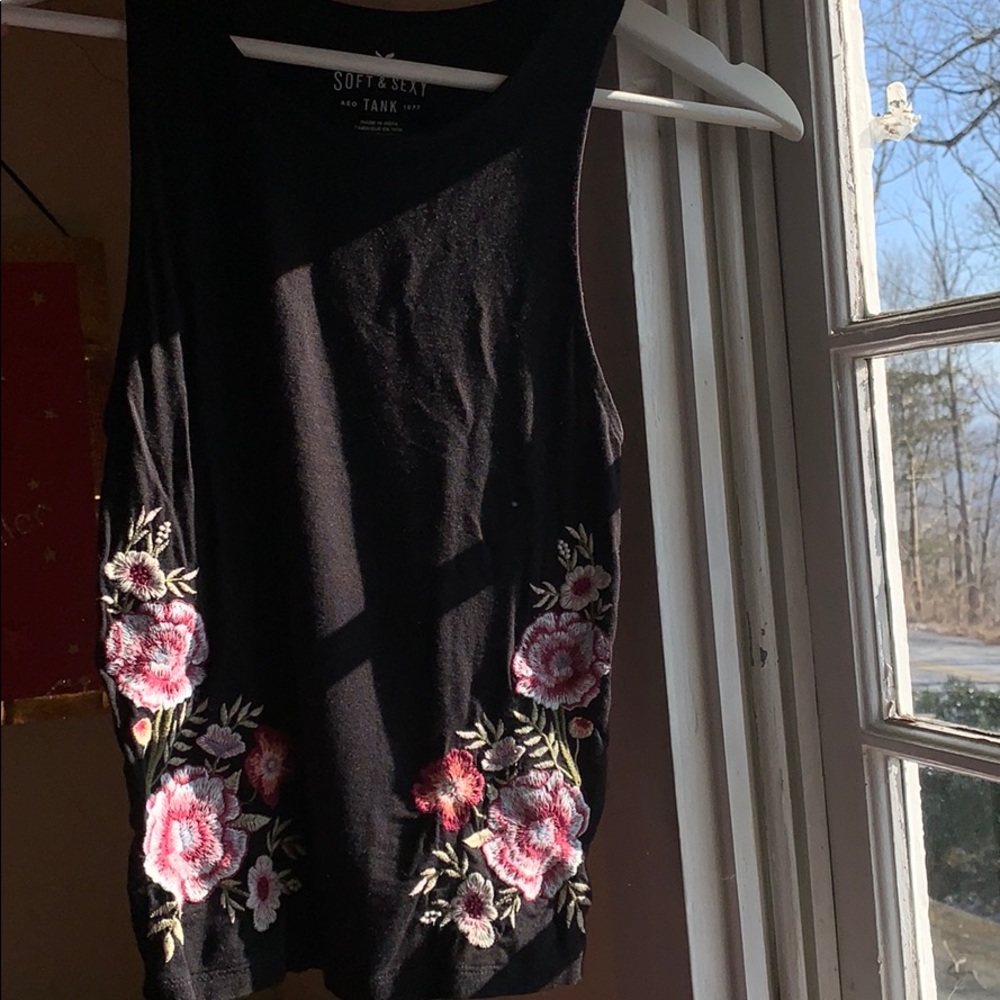 American Eagle cropped tank top/ floral appliqués